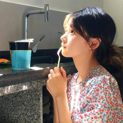 早餐时女歌迷快闪